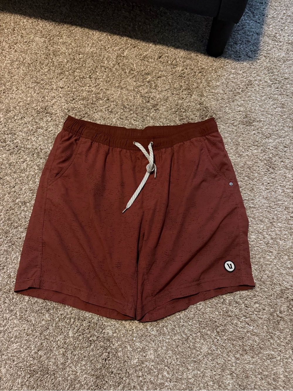Vuori Men's Red Drawstring Casual Shorts Size XL with liner